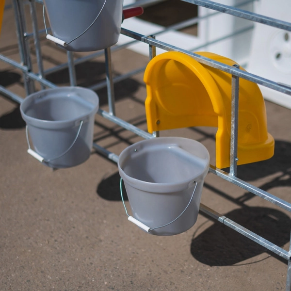 Колпак защитный для фермерского ведра пластиковый