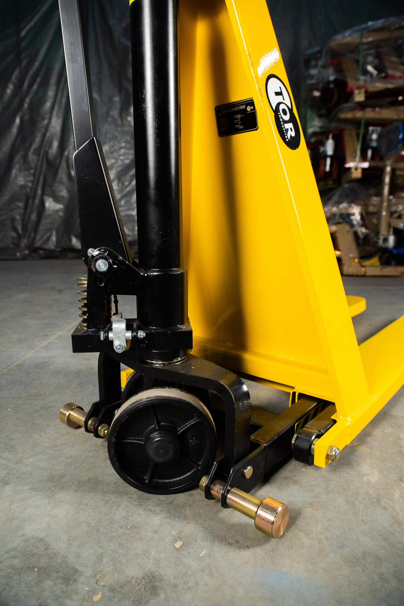 Тележка гидравлическая с ножничным подъемом 1500 кг 1150 мм полиуретановые колеса TOR HLS1500Q (Z)*