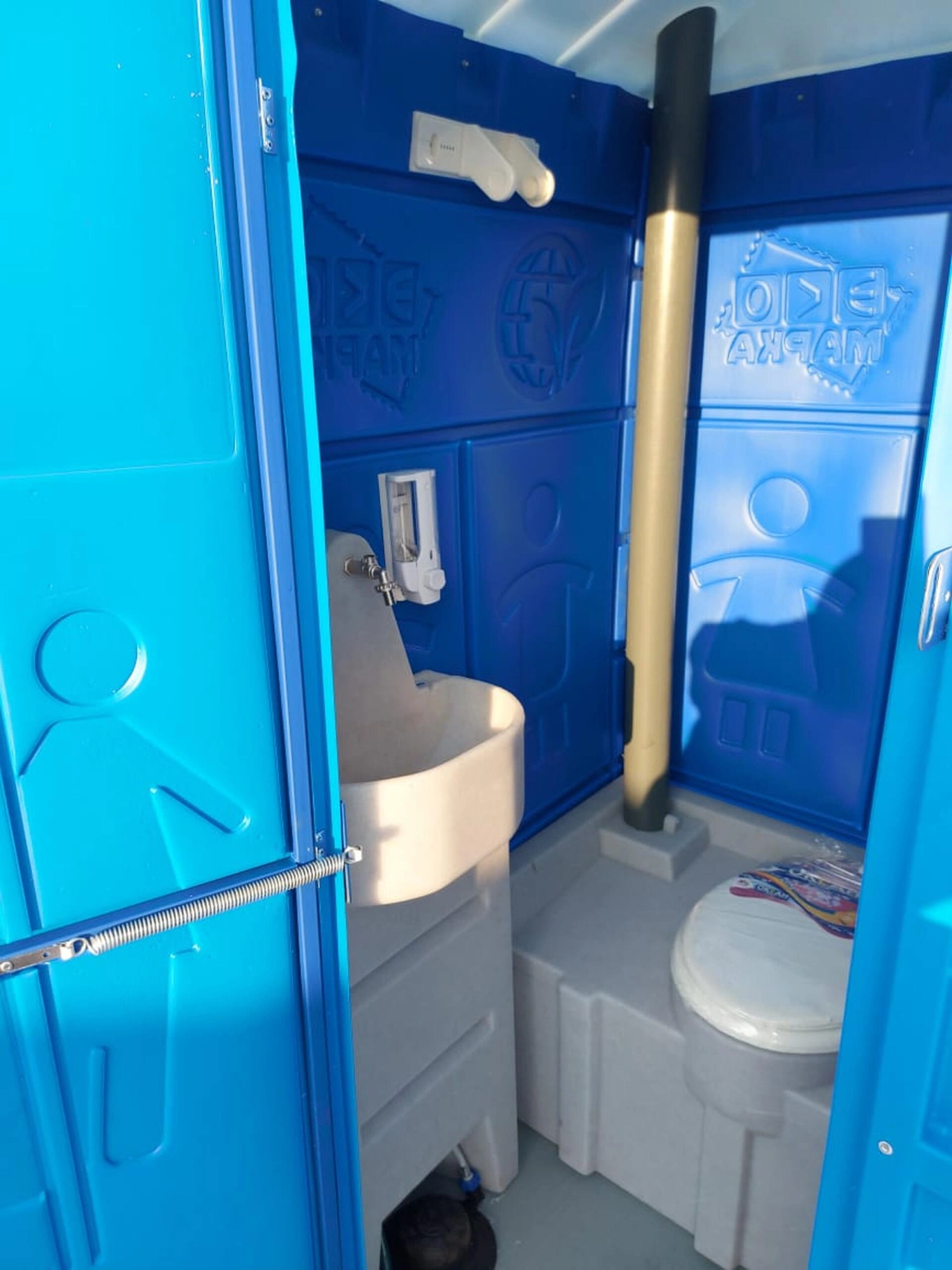 Туалетная кабина «ЛЮКС СТАНДАРТ МД» с деревянным поддоном 