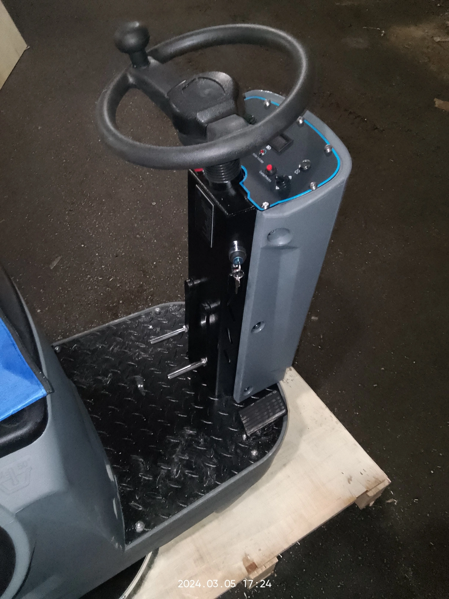 Машина поломоечная с АКБ GEL 24/100 В/Ач TOR COMFORT 70